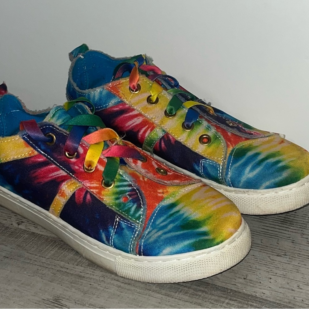 Outwoods Tie Dye Sneakers Vibrant Casual Style